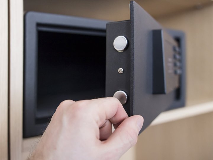 Чи всі сейфи здатні зберегти ваші гроші та цінні речі?