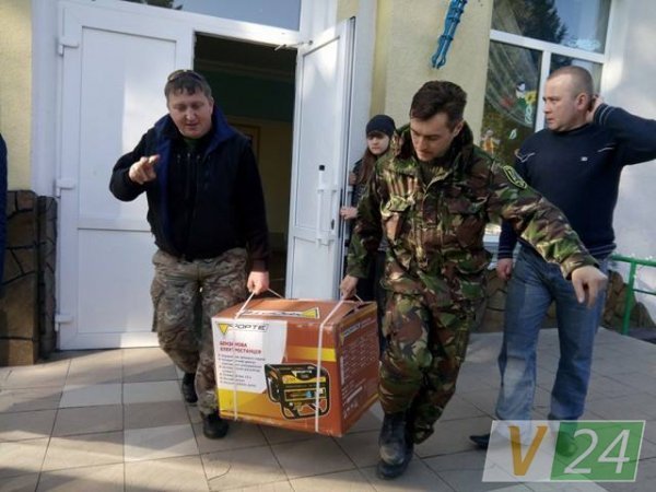 Луцькі дітлахи зібрали чималу передачу для бійців. ФОТО