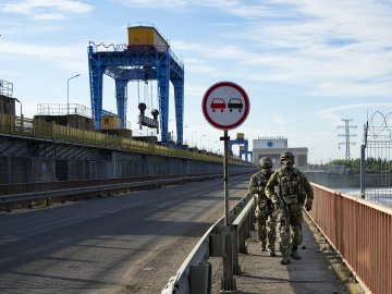 На Херсонщині військові РФ, ймовірно, планують підірвати частини споруд Каховської ГЕС