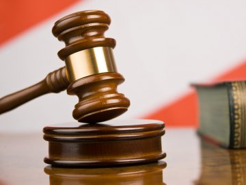 Лучанці дали три місяці за крадіжку жуйок та м'яса 