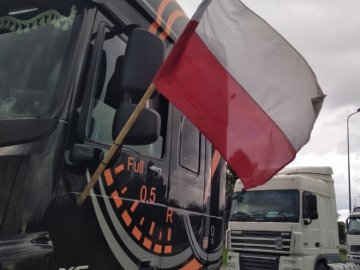 Страйк польських перевізників: на в'їзд в Україну очікує близько 2500 машин