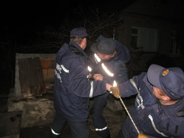 У Луцьку в колодязь впав чоловік. ФОТО