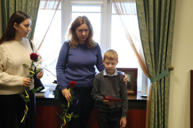 У Луцьку вручили державні нагороди рідним загиблих Героїв