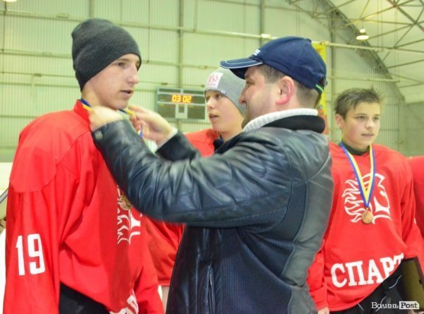 За підтримки УДАРу на Волині визначили кращих хокеїстів. ФОТО*