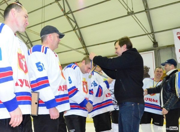 За підтримки УДАРу на Волині визначили кращих хокеїстів. ФОТО*