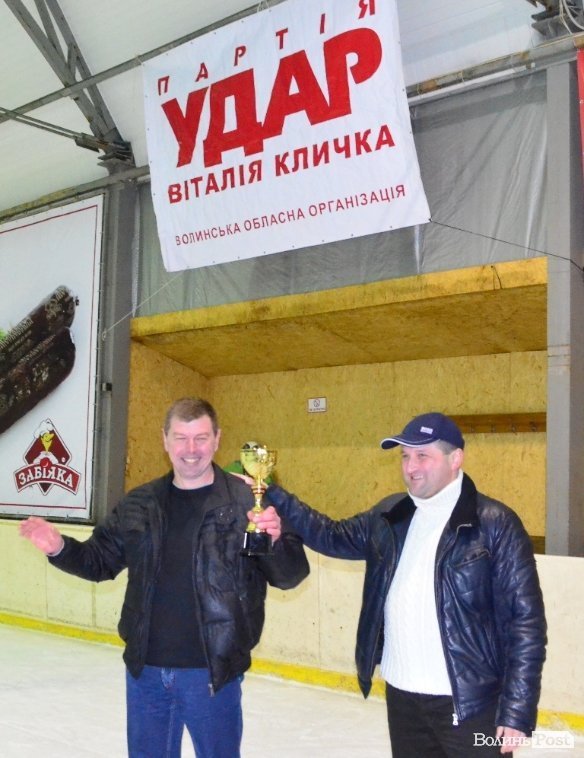 За підтримки УДАРу на Волині визначили кращих хокеїстів. ФОТО*