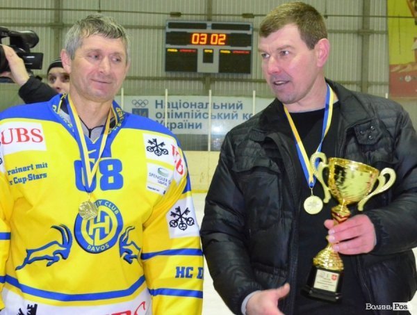 За підтримки УДАРу на Волині визначили кращих хокеїстів. ФОТО*