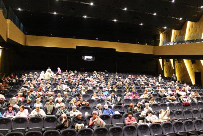 «Це дуже сильний фільм», – луцька пенсіонерка після перегляду фільму «Крути». ФОТО