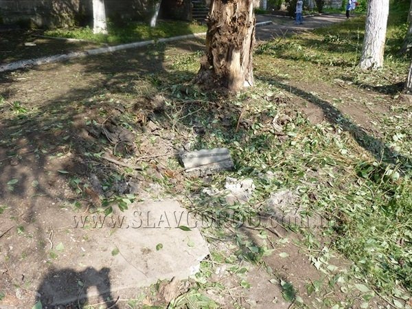 У Слов'янську у дитячу поліклініку влучив снаряд. ФОТО. ВІДЕО