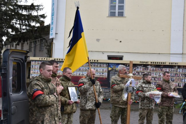 У Луцьку попрощалися з військовим Віталієм Шендриком, який захищав Маріуполь. ФОТО