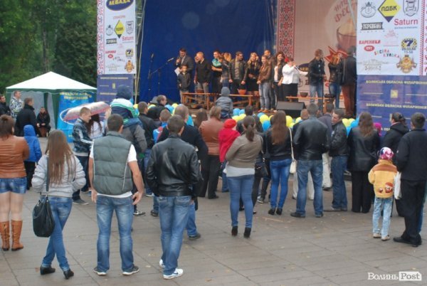 У Луцьку з'їли тисячу порцій вареників. ФОТО