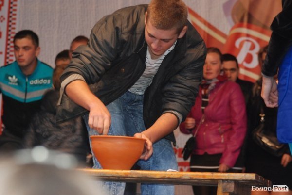 У Луцьку з'їли тисячу порцій вареників. ФОТО