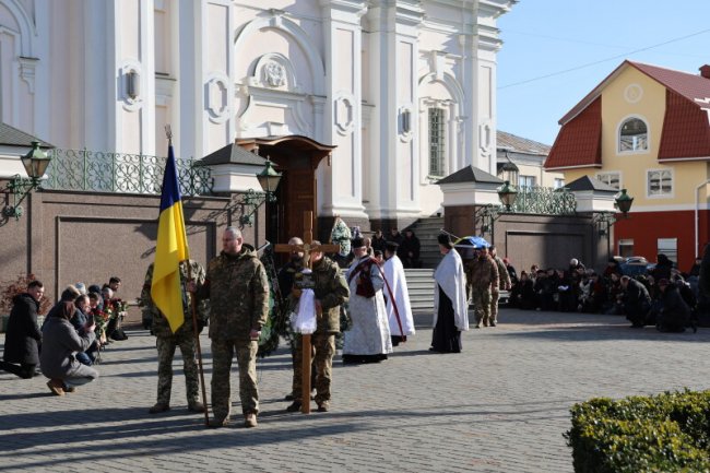 Луцька громада попрощалась із загиблим Героєм Сергієм Козловим