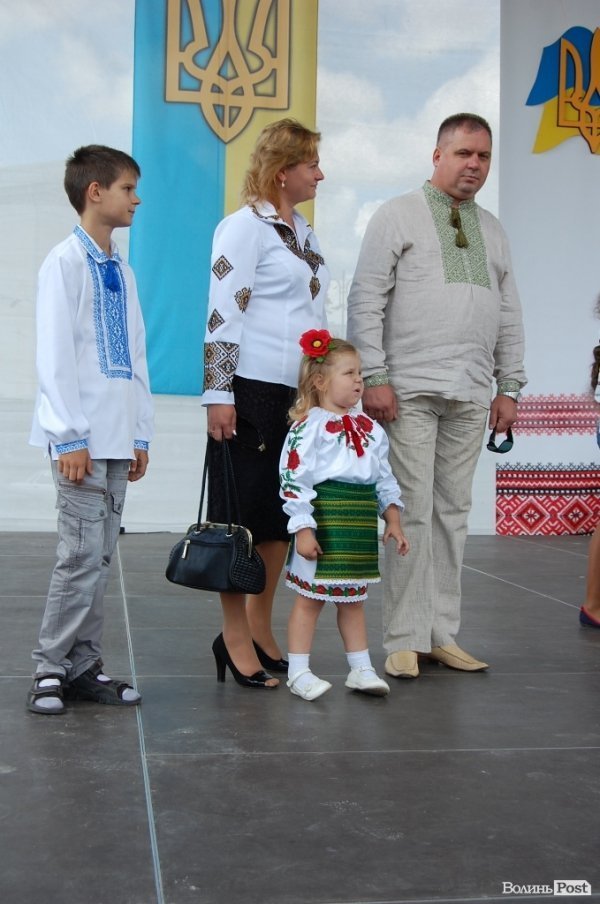 Акція «Українська вишиванка» у Луцьку. ФОТО