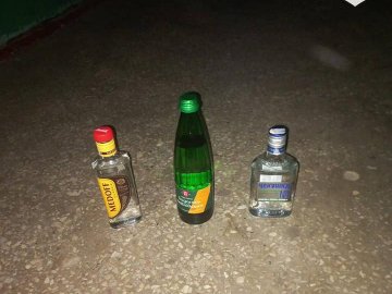 У Луцьку жінка з власної квартири зробила «наливайку». ФОТО