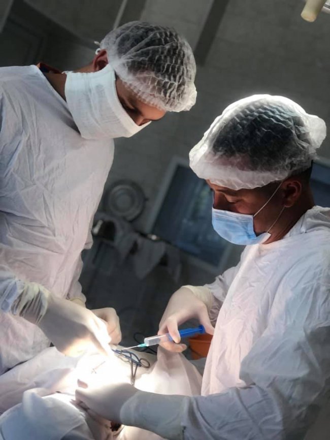 Ходив так три роки: на Волині чоловіку видалили чималу пухлину з шиї. ФОТО 18+ 