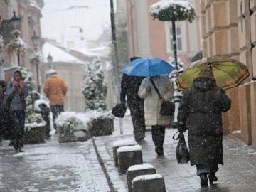 На суботу, 2 лютого, українцям обіцяють дощі зі снігом