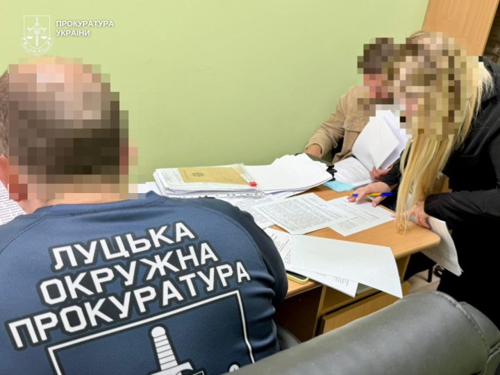 Фіктивно працевлаштували 12 людей: на Волині судять працівників ліцею
