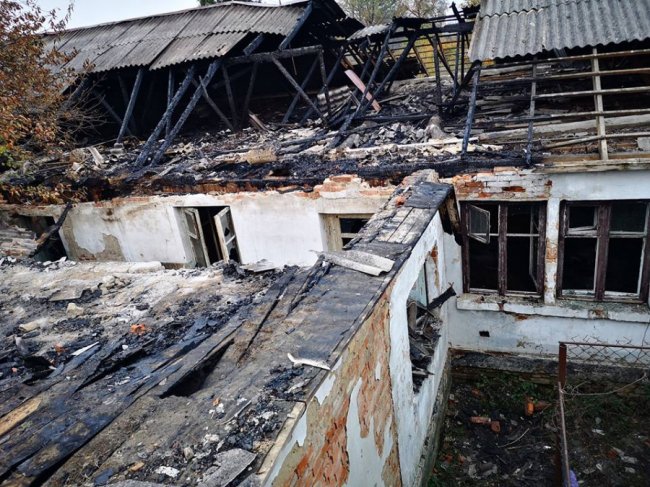 Показали наслідки пожежі в покинутій лікарні на Волині. ФОТО