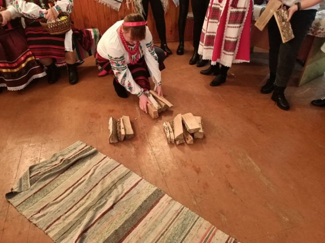 Калита, пісні та гадання: у селі на Волині святкували Андріївські вечорниці. ФОТО, ВІДЕО