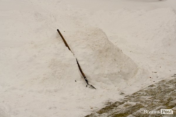 Луцьк засипає снігом. ФОТО