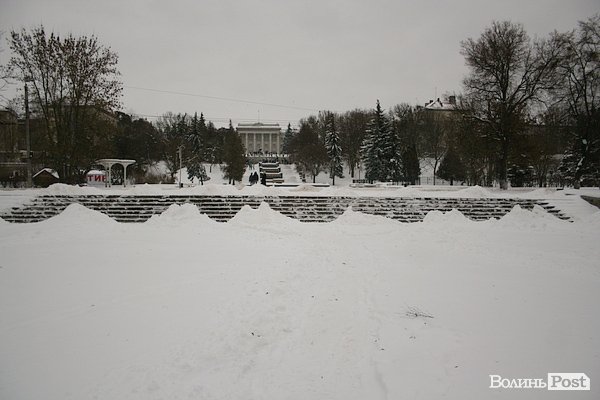 Луцьк засипає снігом. ФОТО