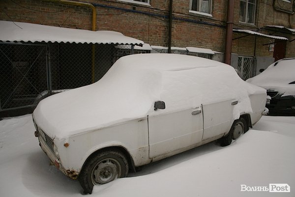 Луцьк засипає снігом. ФОТО