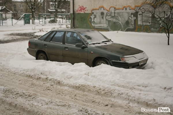 Луцьк засипає снігом. ФОТО