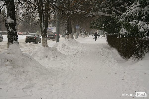 Луцьк засипає снігом. ФОТО