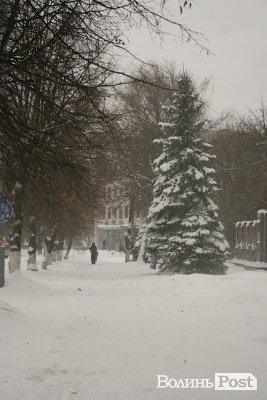 Луцьк засипає снігом. ФОТО
