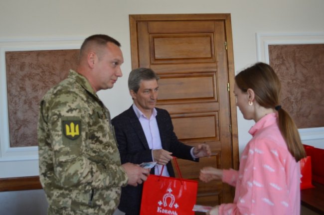 У Ковелі дітям загиблих Героїв вручили подарунки. ФОТО