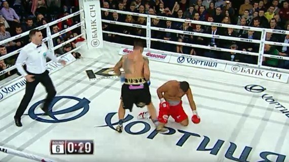 Усик тріумфально нокаутував Родрігеса. ФОТО. ВІДЕО