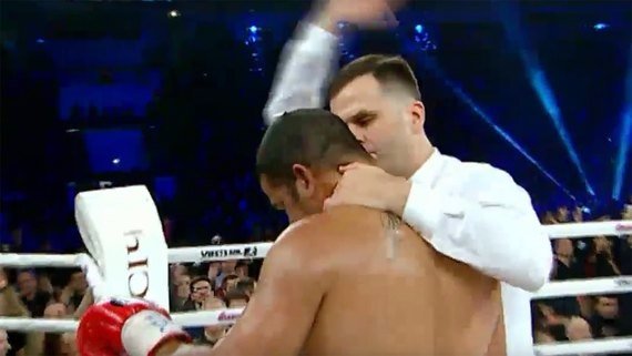 Усик тріумфально нокаутував Родрігеса. ФОТО. ВІДЕО