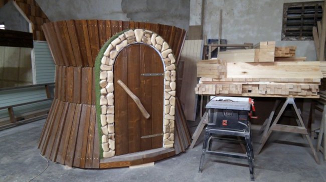 Подружжя волинян за грантові кошти виробляє авторські дитячі майданчики. ВІДЕО