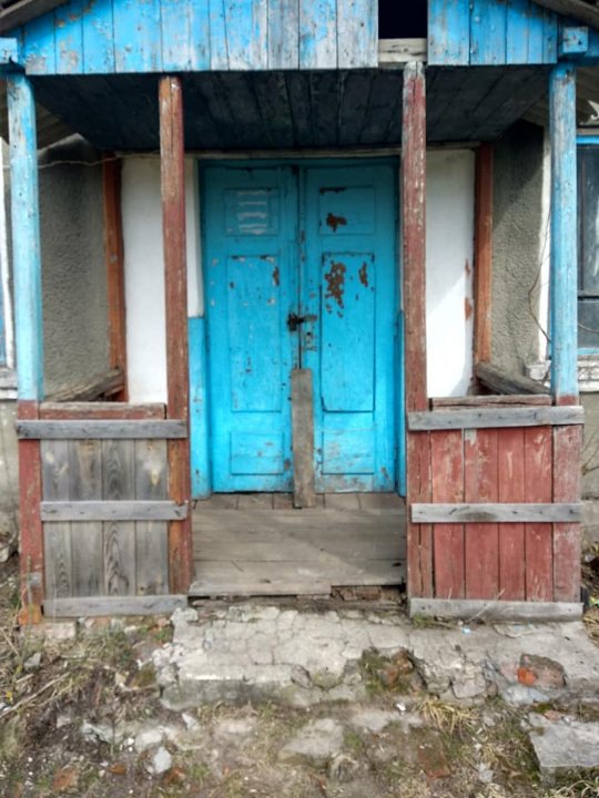 На Волині виборчу дільницю облаштували в хаті-розвалюсі. ФОТО