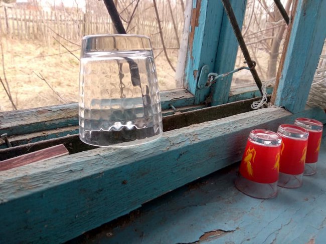 На Волині виборчу дільницю облаштували в хаті-розвалюсі. ФОТО