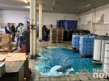 Збували товар у 4 країнах: кіберполіція викрила мережу з виготовлення фальсифікованої побутової хімії