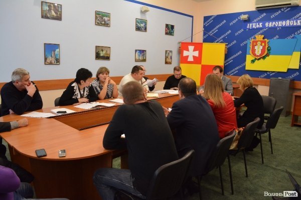 Штрафи, евакуатори та «краби»: у Луцькраді пропонували карати горе-водіїв