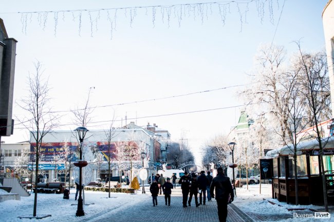 Луцьк – у кришталевій паморозі: казкові світлини різдвяного ранку. ФОТО