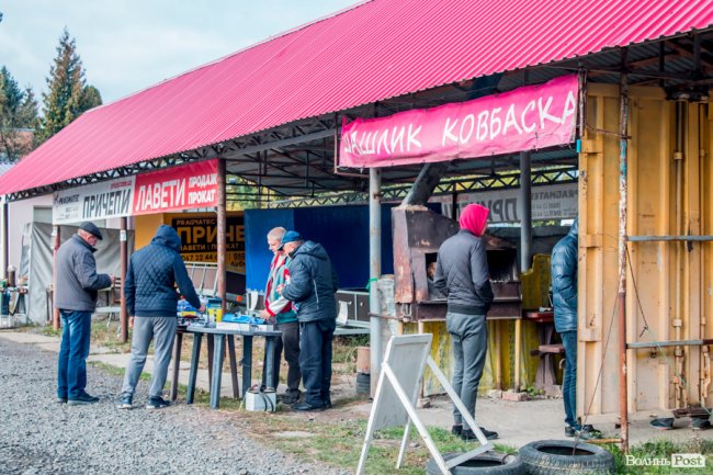  «Барахолка» луцького авторинку: що продають, окрім машин. ФОТО