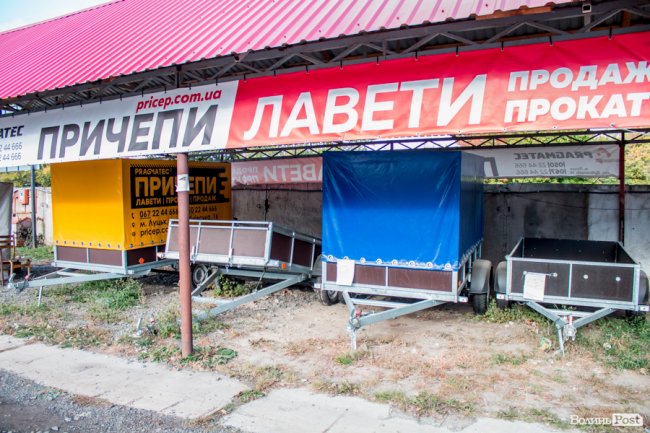  «Барахолка» луцького авторинку: що продають, окрім машин. ФОТО