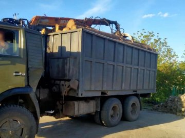 На Волині зупинили «КАМАЗ» з незаконною деревиною