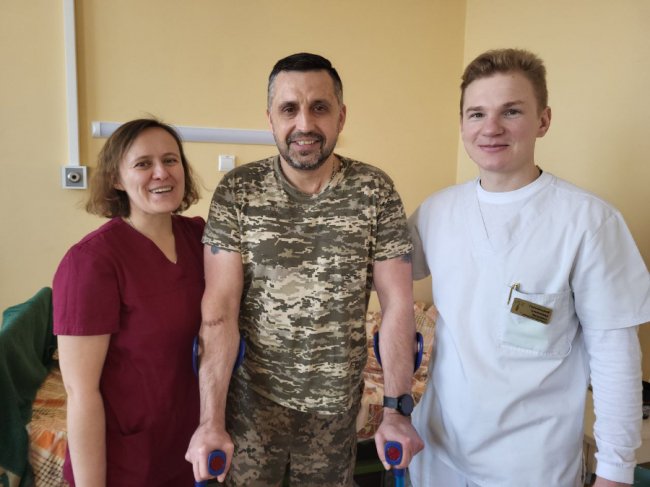 «Не знаю, як мені вдалося вижити»: військовий з Волині півтора року відновлюється від поранення