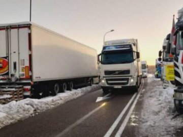 У Дорогуську протестувальники пропускатимуть менше вантажівок, – ЗМІ