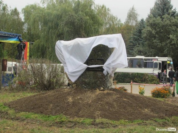 Під Луцьком відкрили єдиний на Волині пам’ятник козакові Мамаю 