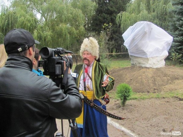 Під Луцьком відкрили єдиний на Волині пам’ятник козакові Мамаю 