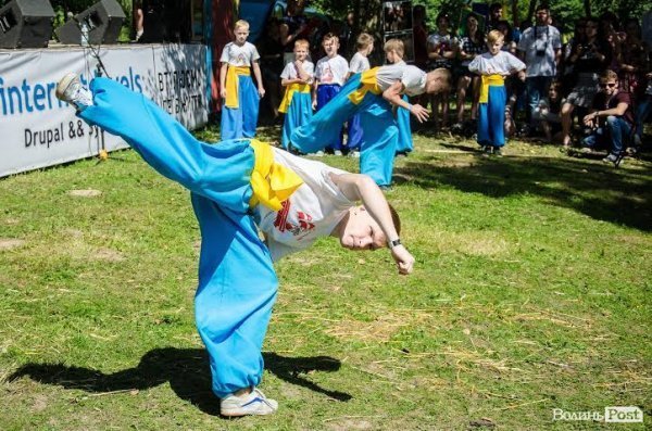 Маленькі козаки зачарували відвідувачів «Бандерштату» бойовим гопаком. ФОТО