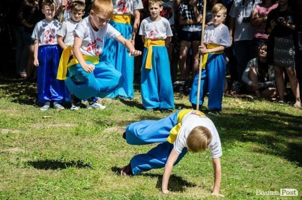 Маленькі козаки зачарували відвідувачів «Бандерштату» бойовим гопаком. ФОТО