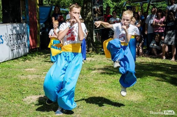 Маленькі козаки зачарували відвідувачів «Бандерштату» бойовим гопаком. ФОТО