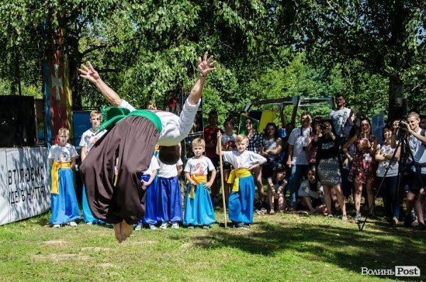 Маленькі козаки зачарували відвідувачів «Бандерштату» бойовим гопаком. ФОТО
